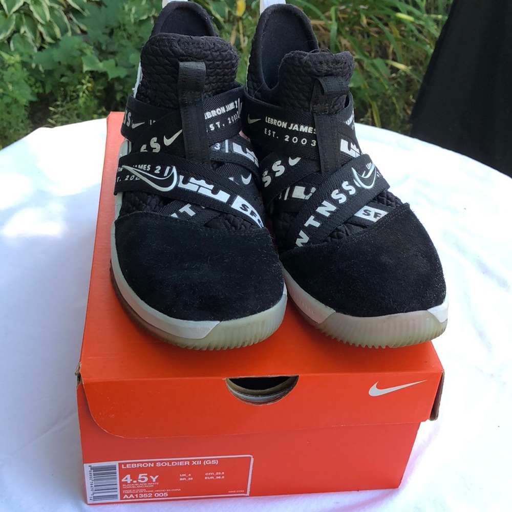 Nike 4.5Y Lebron soldier XII 12 sneakers, boys/kid
